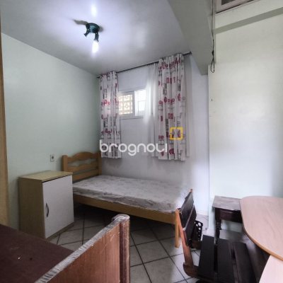Casa com 269m², 10 quartos (sendo 2 suítes), 2 garagens, no bairro Pantanal em Florianópolis