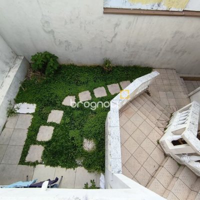 Casa com 269m², 10 quartos (sendo 2 suítes), 2 garagens, no bairro Pantanal em Florianópolis