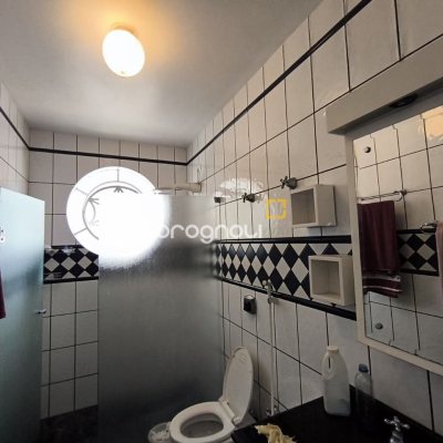 Casa com 269m², 10 quartos (sendo 2 suítes), 2 garagens, no bairro Pantanal em Florianópolis