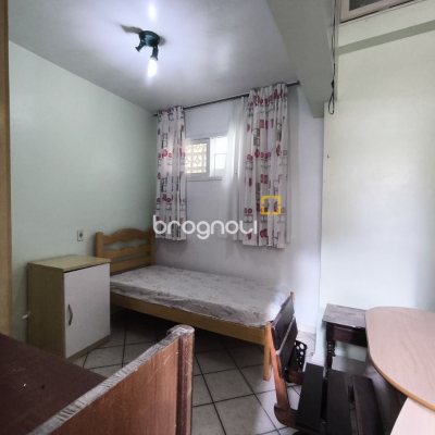 Casa com 269m², 10 quartos (sendo 2 suítes), 2 garagens, no bairro Pantanal em Florianópolis