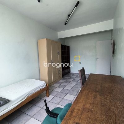 Casa com 269m², 10 quartos (sendo 2 suítes), 2 garagens, no bairro Pantanal em Florianópolis