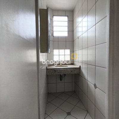 Casa com 269m², 10 quartos (sendo 2 suítes), 2 garagens, no bairro Pantanal em Florianópolis