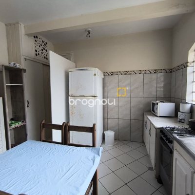 Casa com 269m², 10 quartos (sendo 2 suítes), 2 garagens, no bairro Pantanal em Florianópolis