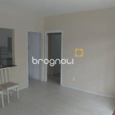 Casa com 176m², 4 quartos (sendo 1 suíte), 2 garagens, no bairro Pantanal em Florianópolis