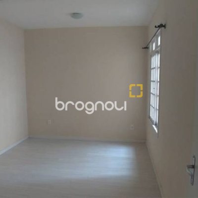 Casa com 176m², 4 quartos (sendo 1 suíte), 2 garagens, no bairro Pantanal em Florianópolis