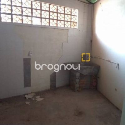 Casa com 176m², 4 quartos (sendo 1 suíte), 2 garagens, no bairro Pantanal em Florianópolis