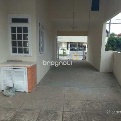 Casa com 176m², 4 quartos (sendo 1 suíte), 2 garagens, no bairro Pantanal em Florianópolis