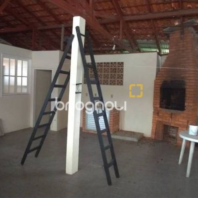 Casa com 176m², 4 quartos (sendo 1 suíte), 2 garagens, no bairro Pantanal em Florianópolis