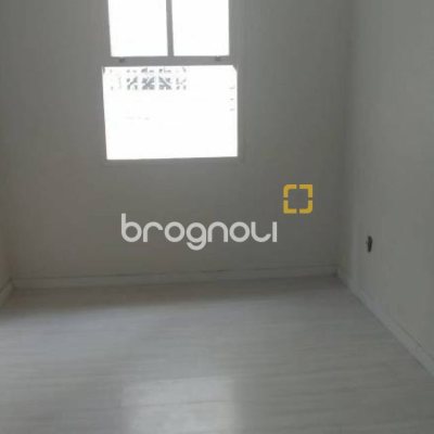 Casa com 176m², 4 quartos (sendo 1 suíte), 2 garagens, no bairro Pantanal em Florianópolis