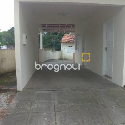Casa com 176m², 4 quartos (sendo 1 suíte), 2 garagens, no bairro Pantanal em Florianópolis
