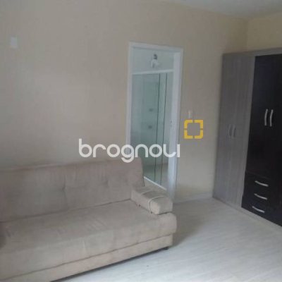 Casa com 176m², 4 quartos (sendo 1 suíte), 2 garagens, no bairro Pantanal em Florianópolis