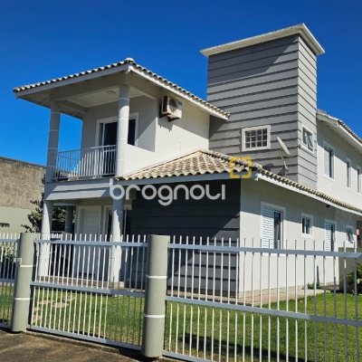 Casa com 146m², 4 quartos (sendo 1 suíte), 2 garagens, no bairro Campeche em Florianópolis