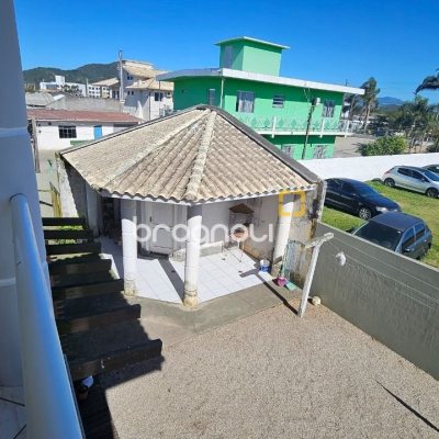 Casa com 146m², 4 quartos (sendo 1 suíte), 2 garagens, no bairro Campeche em Florianópolis