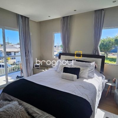Casa com 146m², 4 quartos (sendo 1 suíte), 2 garagens, no bairro Campeche em Florianópolis