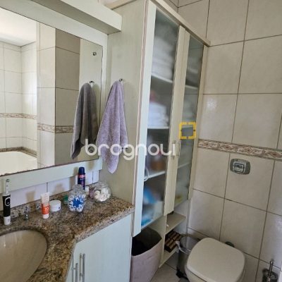 Casa com 146m², 4 quartos (sendo 1 suíte), 2 garagens, no bairro Campeche em Florianópolis