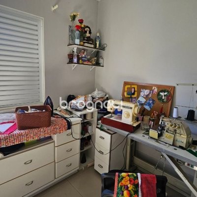Casa com 146m², 4 quartos (sendo 1 suíte), 2 garagens, no bairro Campeche em Florianópolis