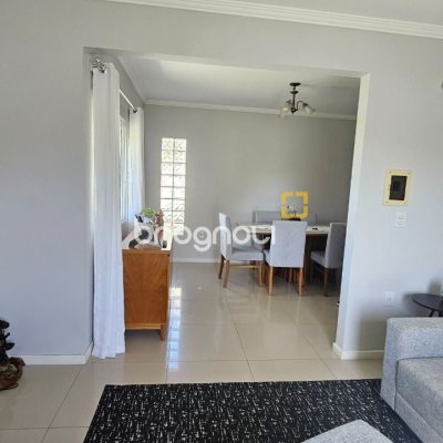 Casa com 146m², 4 quartos (sendo 1 suíte), 2 garagens, no bairro Campeche em Florianópolis