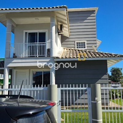 Casa com 146m², 4 quartos (sendo 1 suíte), 2 garagens, no bairro Campeche em Florianópolis