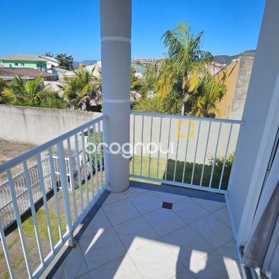Casa com 146m², 4 quartos (sendo 1 suíte), 2 garagens, no bairro Campeche em Florianópolis