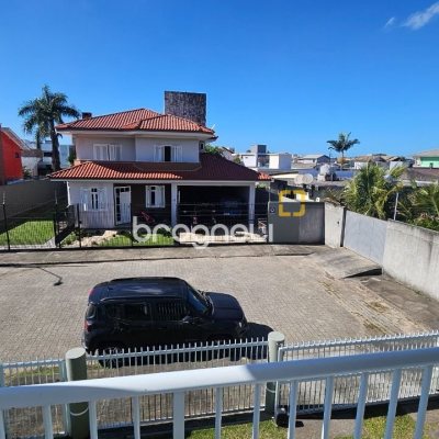 Casa com 146m², 4 quartos (sendo 1 suíte), 2 garagens, no bairro Campeche em Florianópolis