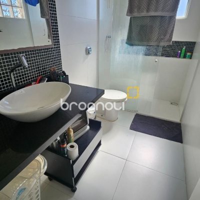 Casa com 146m², 4 quartos (sendo 1 suíte), 2 garagens, no bairro Campeche em Florianópolis