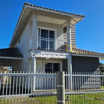 Casa com 146m², 4 quartos (sendo 1 suíte), 2 garagens, no bairro Campeche em Florianópolis