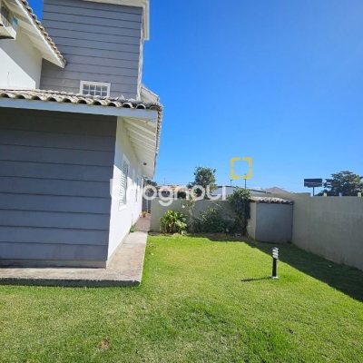 Casa com 146m², 4 quartos (sendo 1 suíte), 2 garagens, no bairro Campeche em Florianópolis