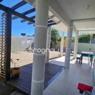Casa com 146m², 4 quartos (sendo 1 suíte), 2 garagens, no bairro Campeche em Florianópolis