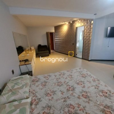 Casa com 300m², 4 quartos (sendo 2 suítes), 3 garagens, no bairro Sertão do Maruim em São José