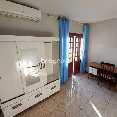 Casa com 300m², 4 quartos (sendo 2 suítes), 3 garagens, no bairro Sertão do Maruim em São José