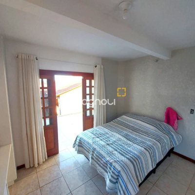 Casa com 300m², 4 quartos (sendo 2 suítes), 3 garagens, no bairro Sertão do Maruim em São José