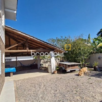Casa de Condomínio com 172m², 2 quartos (sendo 1 suíte), 3 garagens, no bairro Vargem Grande em Florianópolis