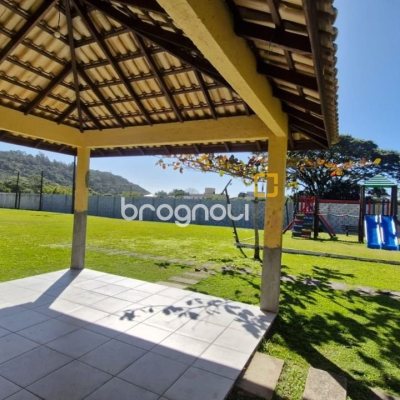 Casa de Condomínio com 172m², 2 quartos (sendo 1 suíte), 3 garagens, no bairro Vargem Grande em Florianópolis