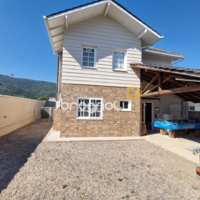 Casa de Condomínio com 172m², 2 quartos (sendo 1 suíte), 3 garagens, no bairro Vargem Grande em Florianópolis
