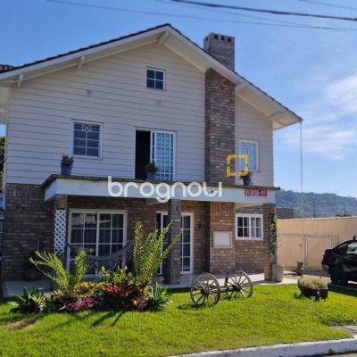 Casa de Condomínio com 172m², 2 quartos (sendo 1 suíte), 3 garagens, no bairro Vargem Grande em Florianópolis