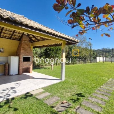 Casa de Condomínio com 172m², 2 quartos (sendo 1 suíte), 3 garagens, no bairro Vargem Grande em Florianópolis