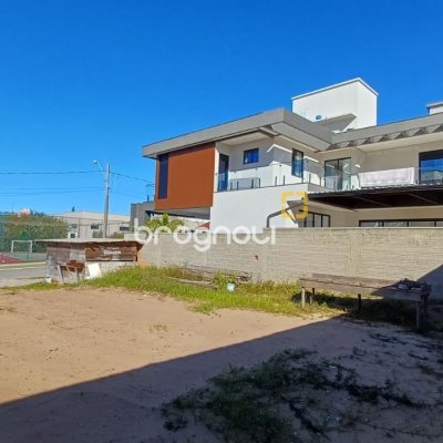 Terreno com 490m², no bairro São João do Rio Vermelho em Florianópolis