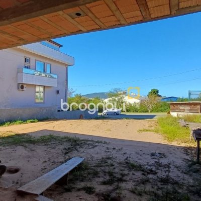 Terreno com 490m², no bairro São João do Rio Vermelho em Florianópolis