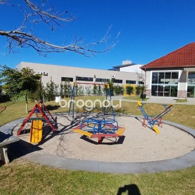 Terreno com 490m², no bairro São João do Rio Vermelho em Florianópolis