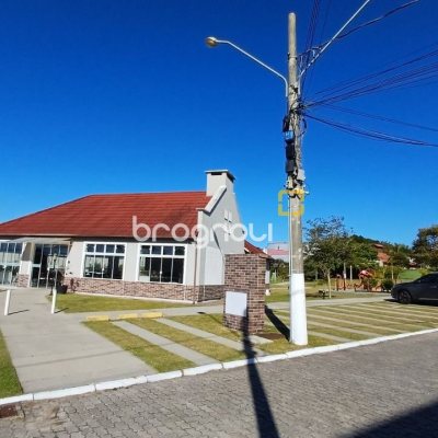 Terreno com 490m², no bairro São João do Rio Vermelho em Florianópolis