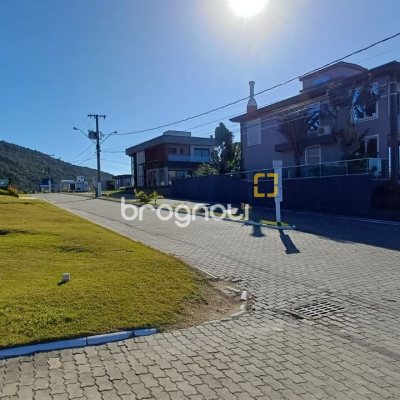 Terreno com 490m², no bairro São João do Rio Vermelho em Florianópolis