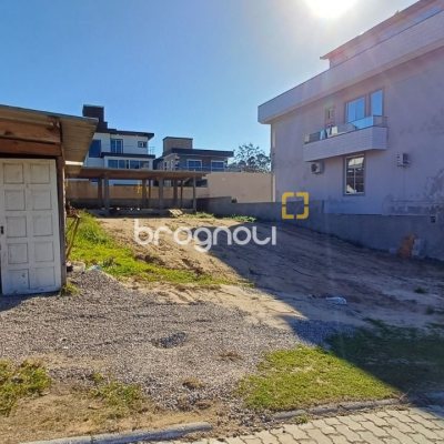 Terreno com 490m², no bairro São João do Rio Vermelho em Florianópolis