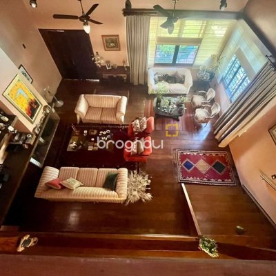 Casa com 392m², 3 quartos (sendo 1 suíte), 4 garagens, no bairro Lagoa da Conceição em Florianópolis