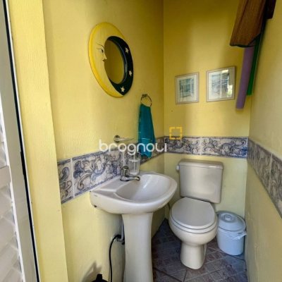 Casa com 392m², 3 quartos (sendo 1 suíte), 4 garagens, no bairro Lagoa da Conceição em Florianópolis