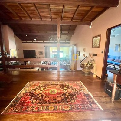 Casa com 392m², 3 quartos (sendo 1 suíte), 4 garagens, no bairro Lagoa da Conceição em Florianópolis