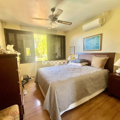 Casa com 392m², 3 quartos (sendo 1 suíte), 4 garagens, no bairro Lagoa da Conceição em Florianópolis