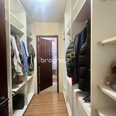 Casa com 392m², 3 quartos (sendo 1 suíte), 4 garagens, no bairro Lagoa da Conceição em Florianópolis