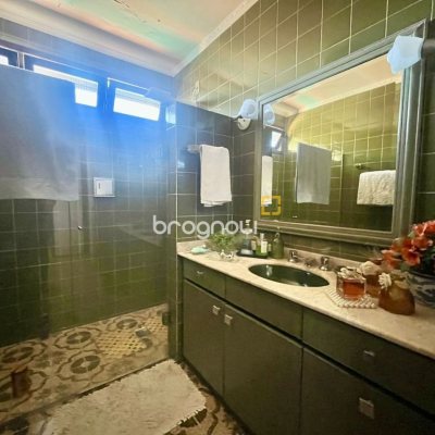 Casa com 392m², 3 quartos (sendo 1 suíte), 4 garagens, no bairro Lagoa da Conceição em Florianópolis