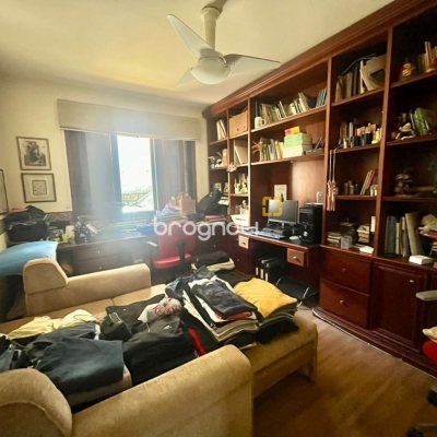 Casa com 392m², 3 quartos (sendo 1 suíte), 4 garagens, no bairro Lagoa da Conceição em Florianópolis
