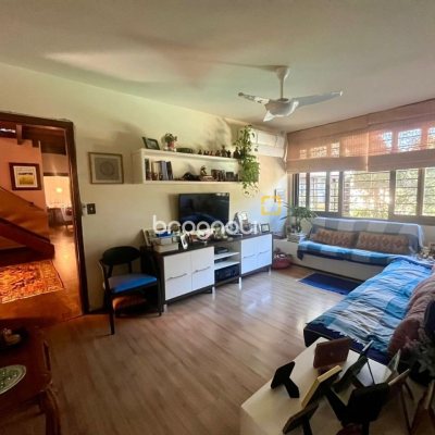Casa com 392m², 3 quartos (sendo 1 suíte), 4 garagens, no bairro Lagoa da Conceição em Florianópolis
